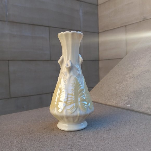 BELLEEK Ireland NILE Parian Bud Vase 6th Gen. 1965-1980 - Picture 3 of 10